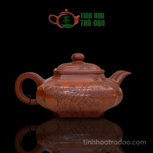 Alternative view of Ấm Tử Sa Trừu Giác Hư Biển Khắc Lão Tùng Lão Chu Nê 240ml - ATS141