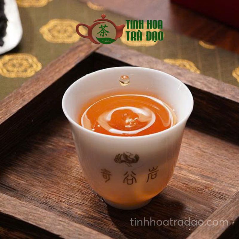 Thưởng thức trà đen cao cấp
