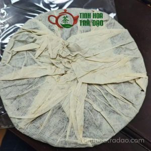 Alternative view of Trà Phổ Nhĩ Sống Cổ Thụ Phượng Bài Cấp AA Năm 2003 357gr PNS29