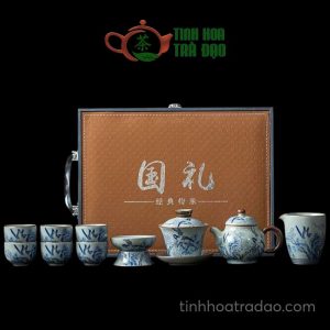 Alternative view of Bộ Ấm Trà Gốm Sứ Xanh Men Rạn Chim Đậu Cành Mai 10 Món Sang Trọng